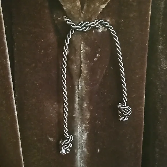 Elegant Brown Vintage Faux Fur Coat - Picture 4 of 8